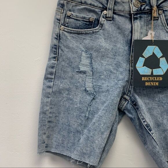 Indigo Rein Recycled Juniors Acid Wash Distressed Denim Bermuda Shorts, Sz 1/24 - Picture 8 of 14